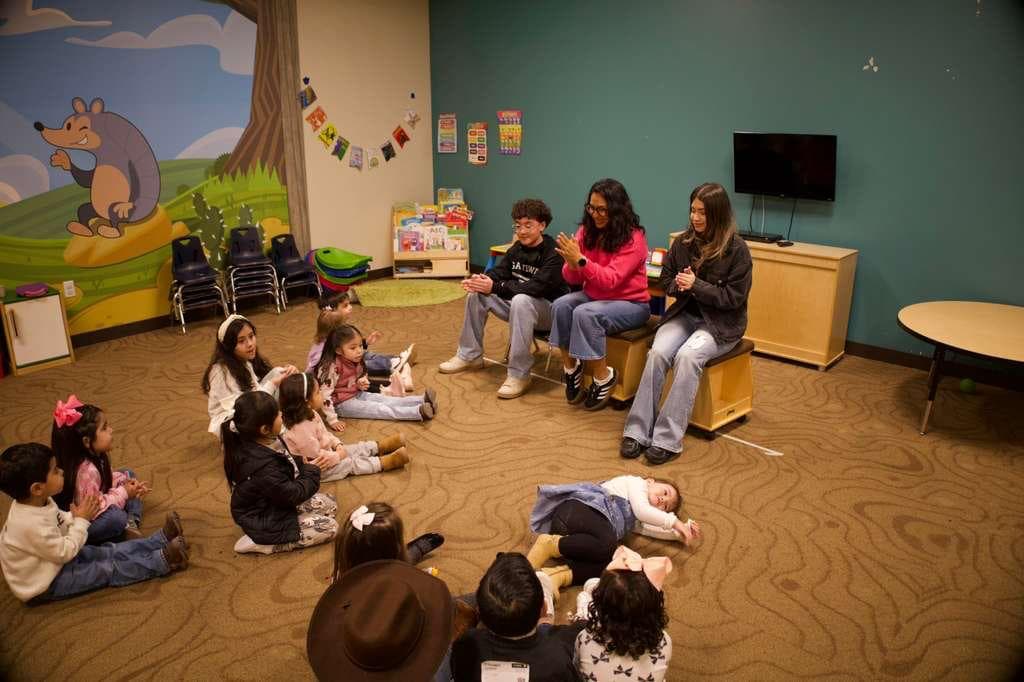 Voluntarios sirviendo a la comunidad